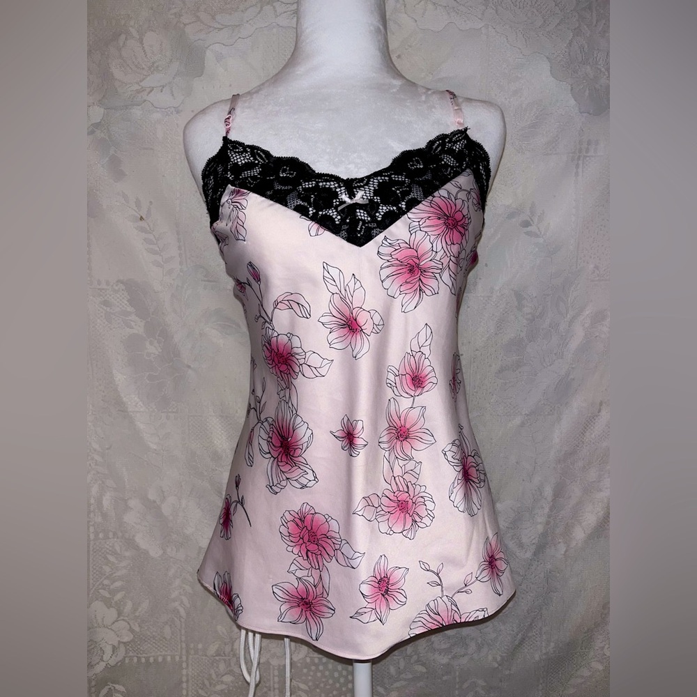 Floral and lace sleepwear top